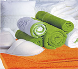 Cama, mesa e banho em Itapeva